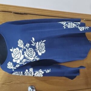 Gramercy 22 rose pattern navy blue off white bell cuff sweater